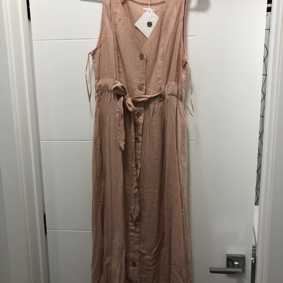 Button-front sleeveless midi-dress in blush, wedding guest dress, romantic - Picture 5 of 7